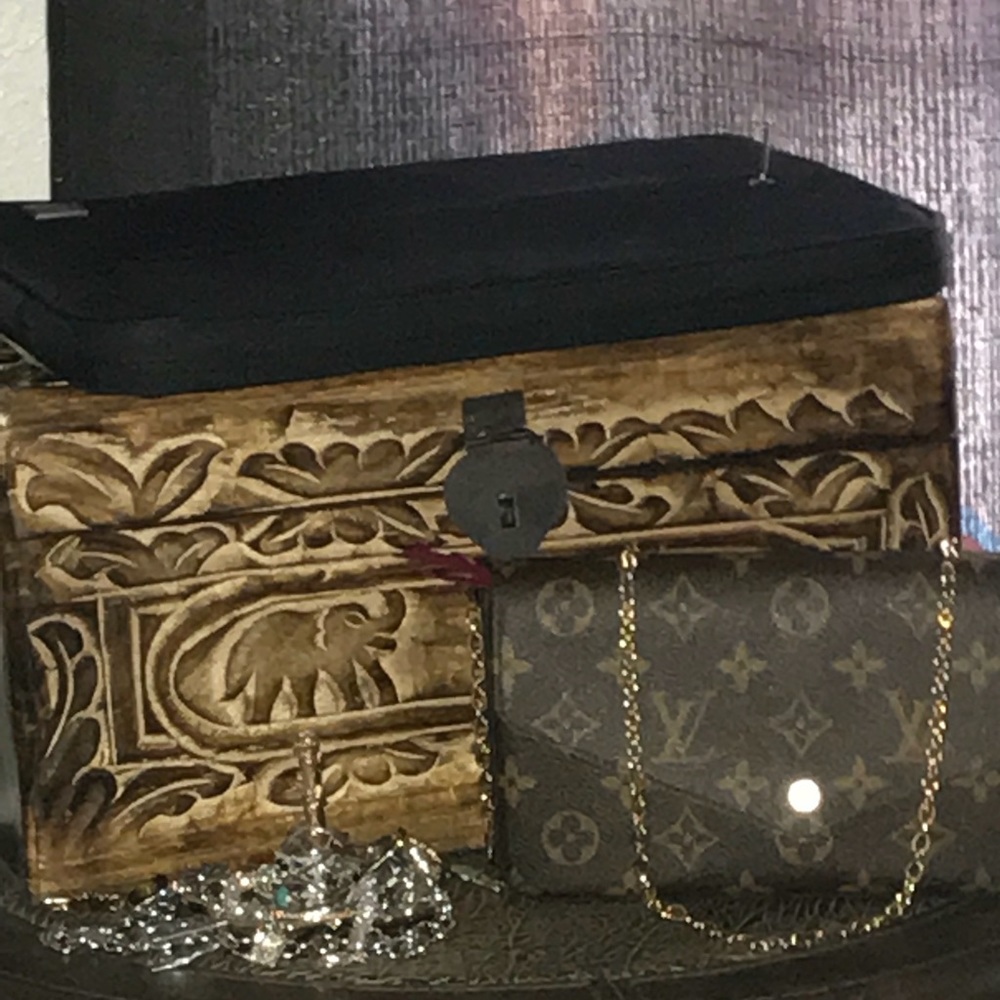 Authentic Louis Vuitton Felicie Monogram Canvas